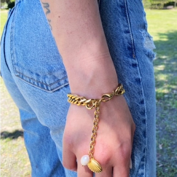 Seashell Chain Bracelet - Picture 2 of 2